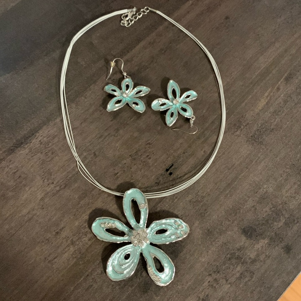 Stunning Necklace and Earring Set